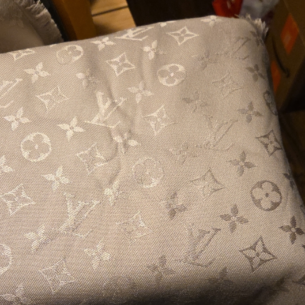 Louis Vuitton Large Light Taupe Monogram Shawl - Picture 3 of 5